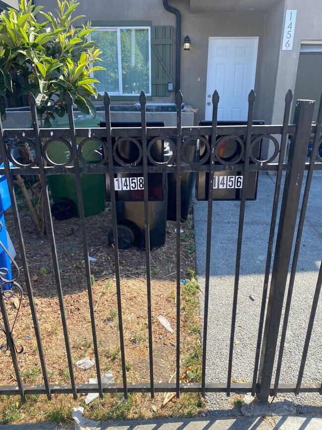 Building Photo - 23(1456,1458)