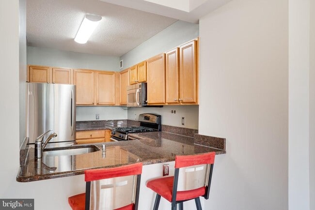 Building Photo - 7111 Woodmont Ave