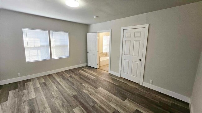 Building Photo - 1424 NE 10th St