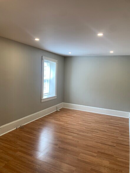 Living Room - 5 Cordage St