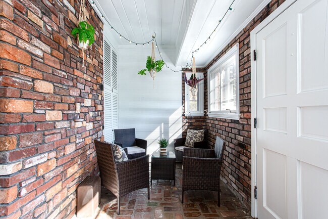 Building Photo - 4061 Lower Roswell Rd