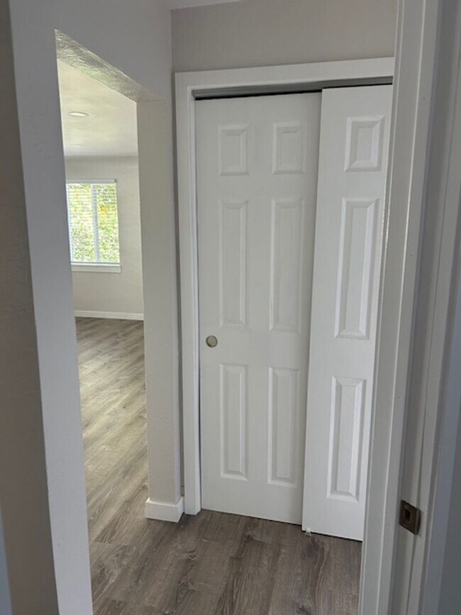 Building Photo - Newly Remodeled Duplex