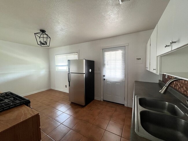 Building Photo - 1736 N Penasco Dr