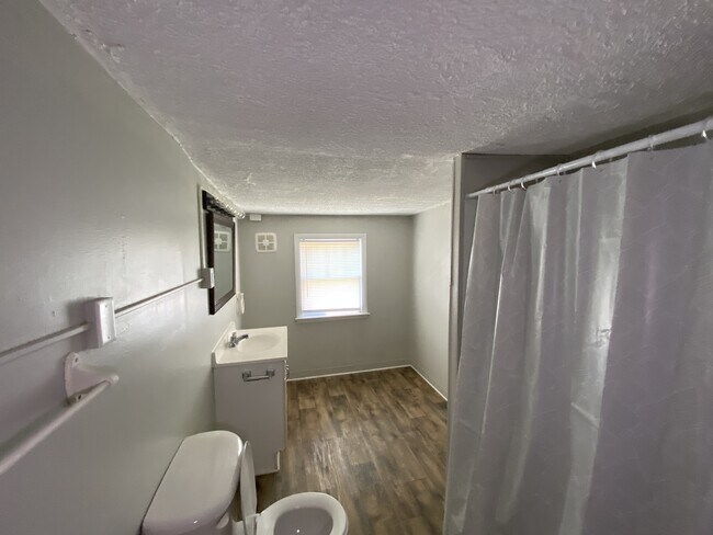 Building Photo - 324 N Franklin St