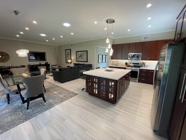 Building Photo - 76990 Lark Dr