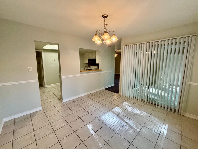 Building Photo - 57 Doranne Ct