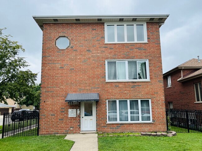 Building Photo - 2602 N 74th Ct