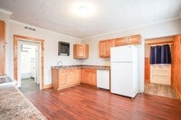 Building Photo - 10-12 River Street