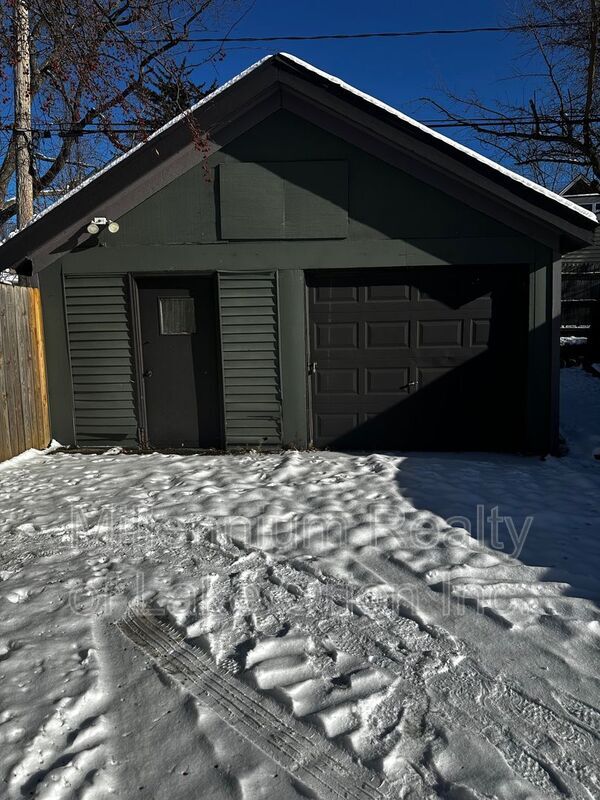 Building Photo - 24 Utica Rd