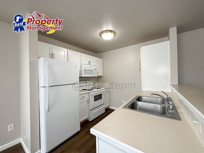 Building Photo - 10146 W Garverdale Ln