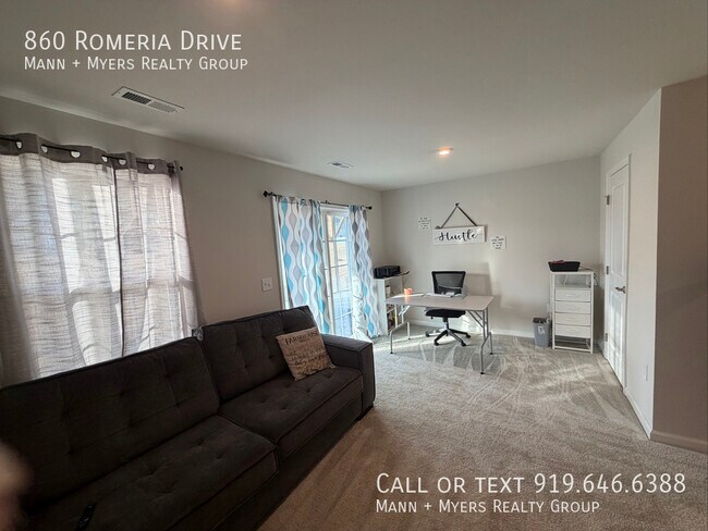 Building Photo - 860 Romeria Dr