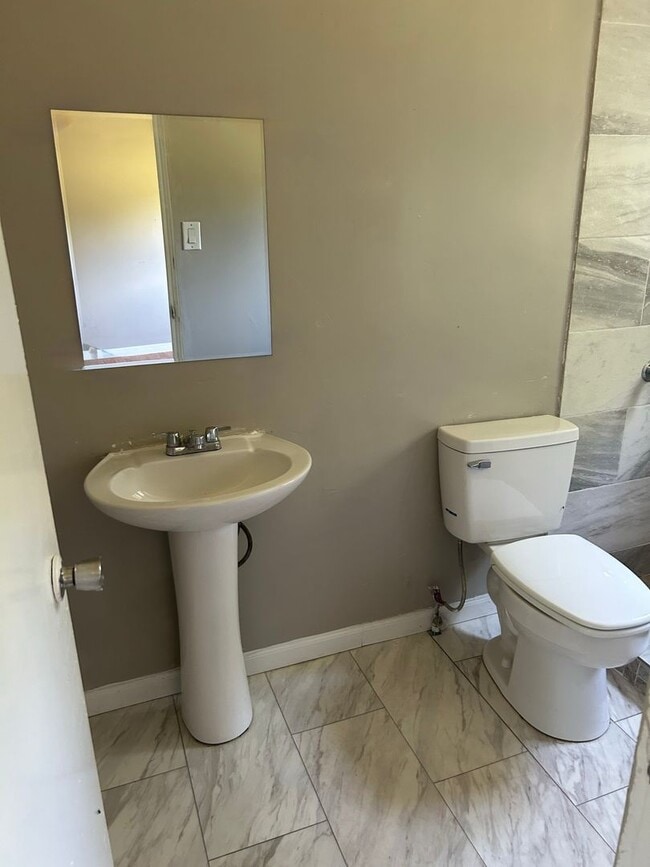 Building Photo - New Home Available! Rent this 2 Bedroom ho...