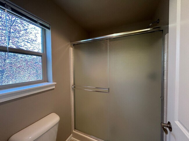 Building Photo - MOVE IN SPECIAL!   4 Bedroom / 2.5 Bathroo...