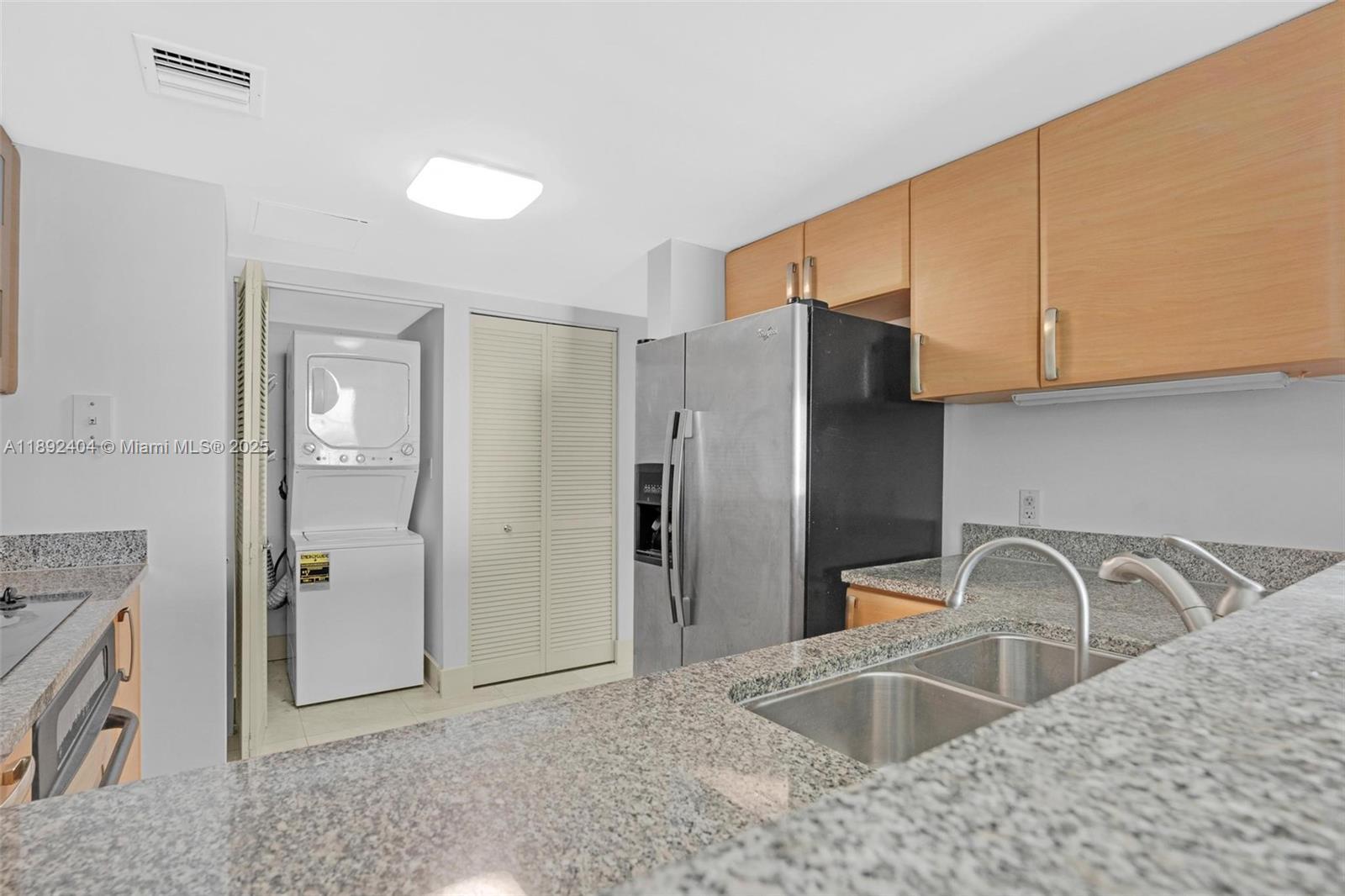 Building Photo - 2101 Brickell Ave