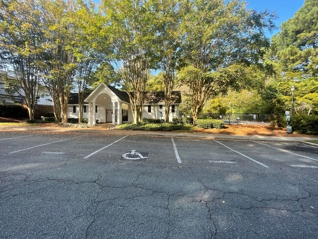 Building Photo - Adorable 2 bedroom 2.5 bathroom townhome |...