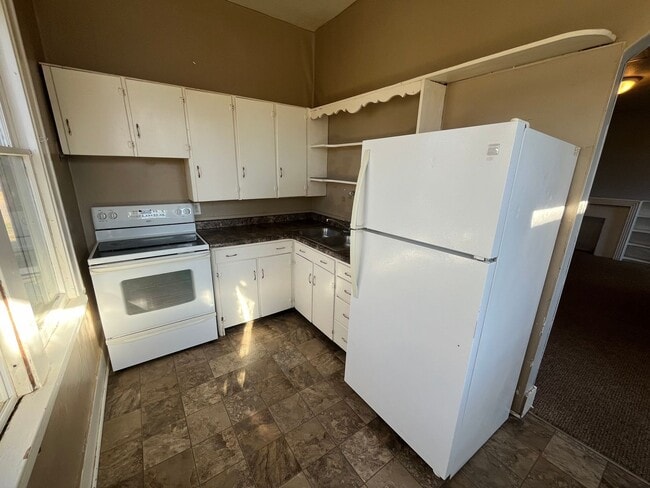 Building Photo - 325 2nd St NW