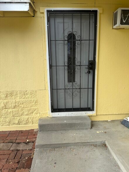 Building Photo - 7231 Vanalden Ave