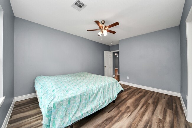 Building Photo - 221 3rd St N