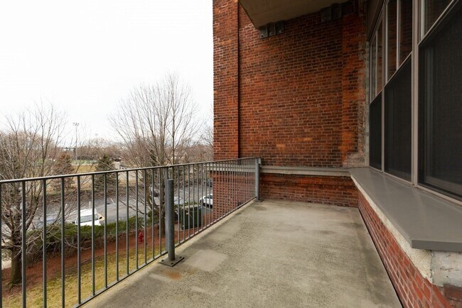 Building Photo - 156 Porter St