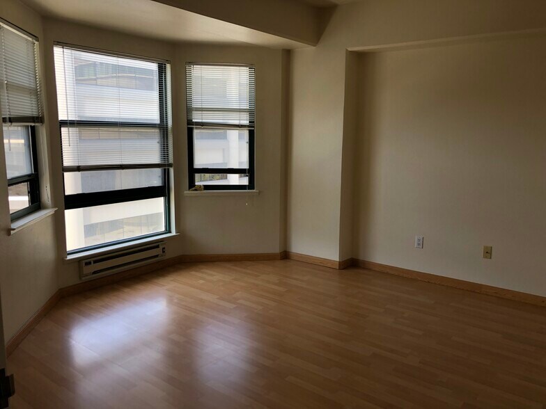 Building Photo - 988 Franklin St