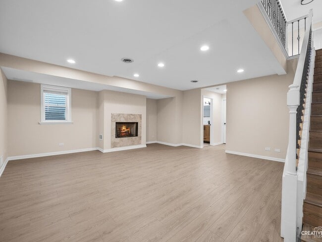 Building Photo - 327 Loomis St