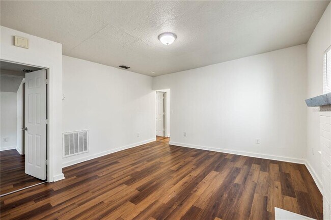 Building Photo - 665 26th Ave S