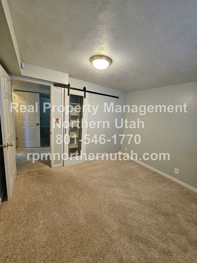 Building Photo - Stunning 5 Bedroom Home in Kaysville Now A...