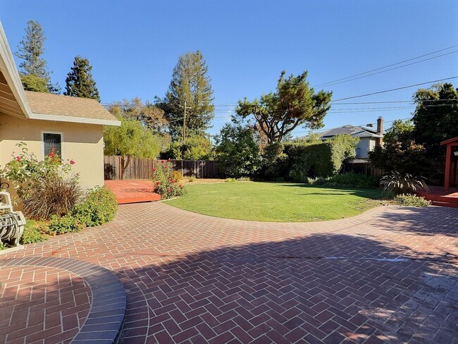 Building Photo - 4BD/2BA – Bright Los Altos cul-de-sac home...