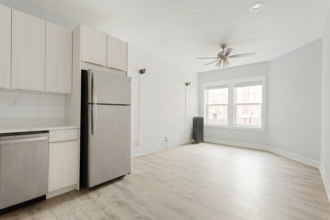 Building Photo - 6114 N Winthrop Ave