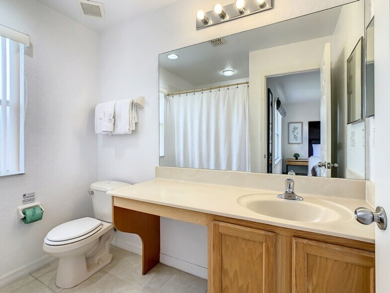 Building Photo - 2730 Coupe St