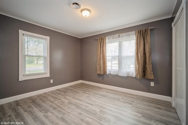 Building Photo - 685 Anthony Trail