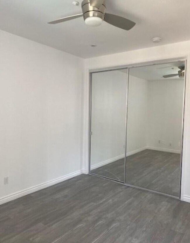 Building Photo - Step into luxury living with this exquisite 2 bedroom 2 bath 3rd floor condo at Emerald Villas