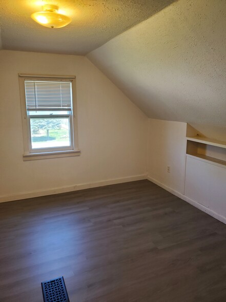 Bedroom 3 (2nd Floor) - 3206 Highland Rd