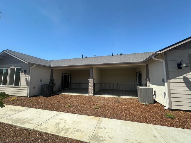 Building Photo - Wood Ranch Duplex 519