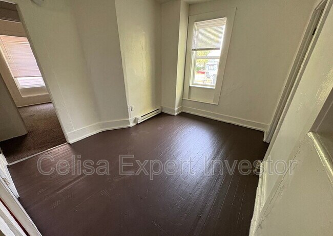 Primary Photo - 436 W Williams St