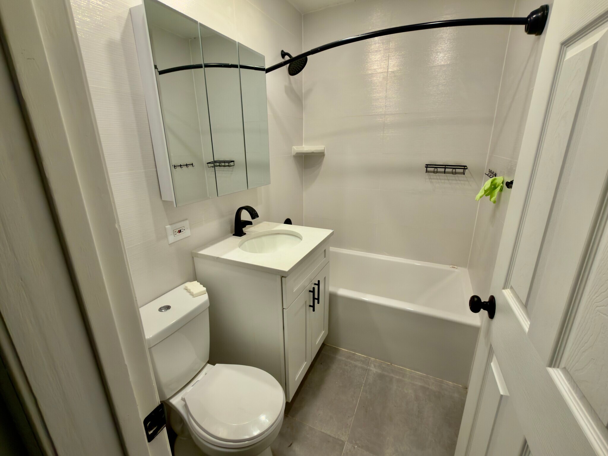 Building Photo - 5410 N Neenah Ave