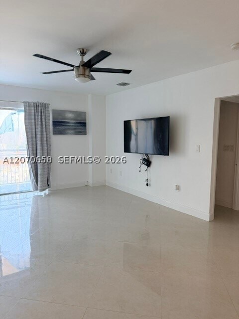 Building Photo - 400 Kings Point Dr