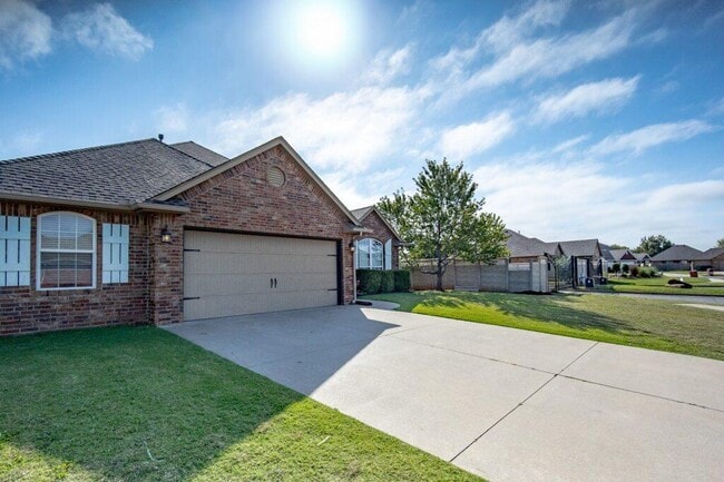 Building Photo - 13516 Gramercy Park Pl