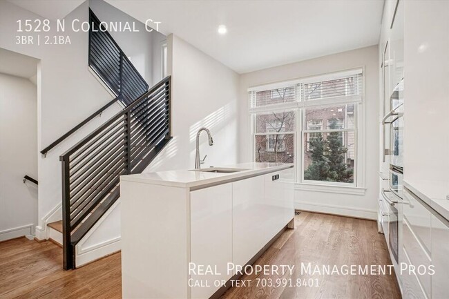 Building Photo - 1528 N Colonial Ct