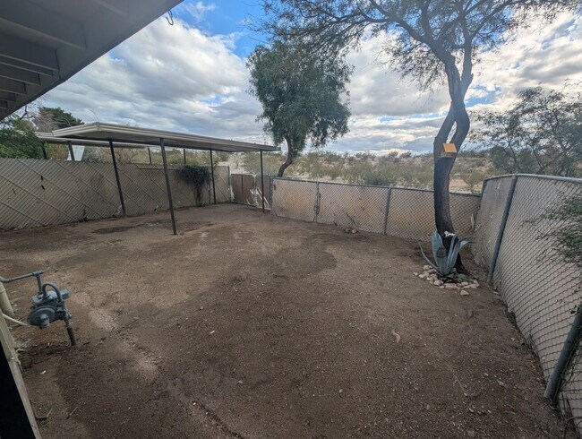 Building Photo - Freshly remodeled townhome two bedroom two bath beauty