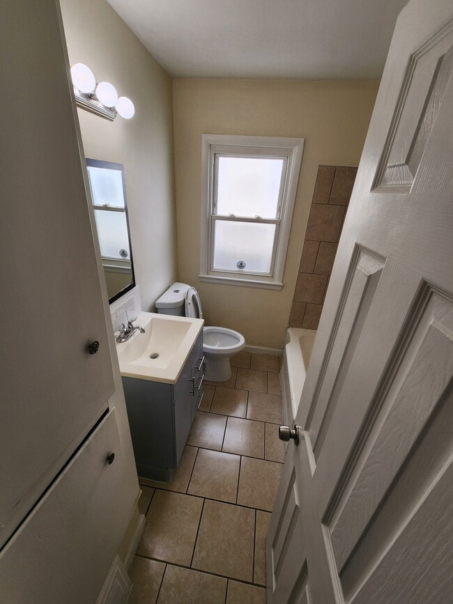 Building Photo - 13601 Beachwood Ave