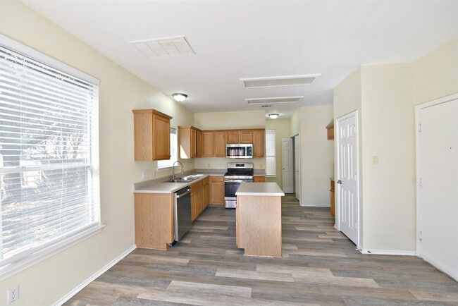 Building Photo - 10508 Hainsworth Park Dr