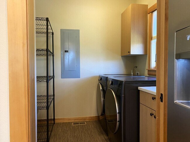 Building Photo - Perfection in Mosier