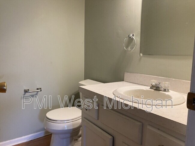 Building Photo - 214 Grand Manor Dr