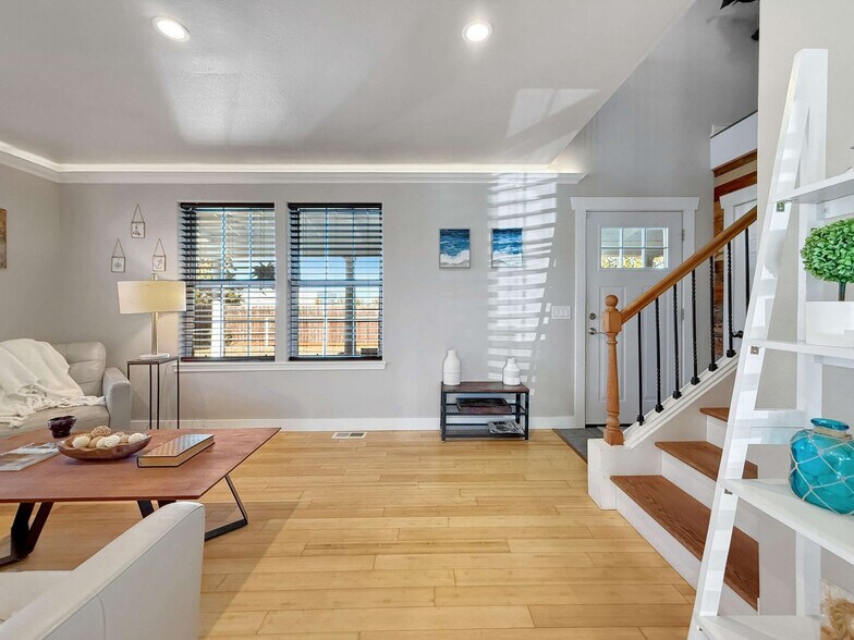 Building Photo - 237 W Alder St