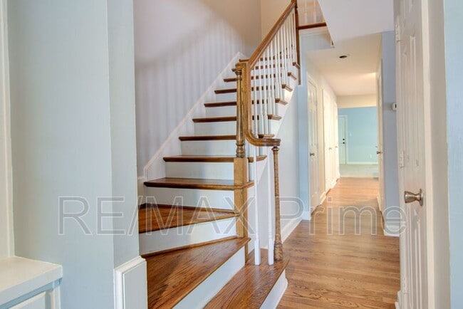 Building Photo - 1229 Llewellyn Ave