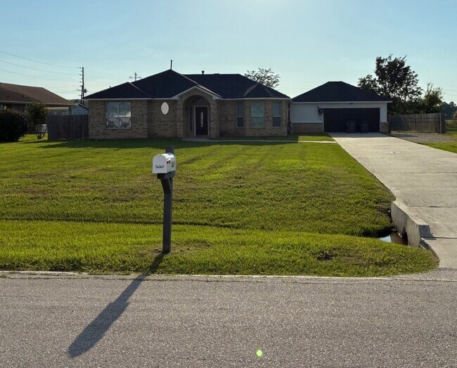 Building Photo - 14049 Overstreet Dr