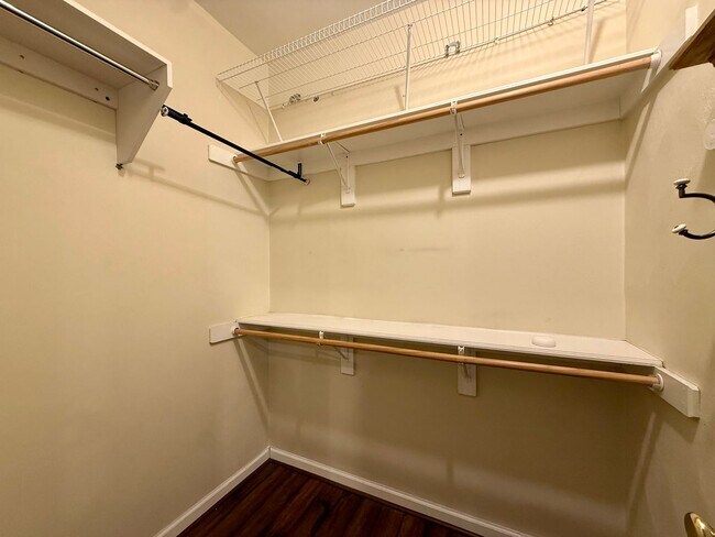 Building Photo - Spacious 3 bedroom condo minutes to the Oceanfront!