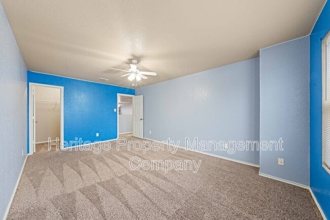 Building Photo - 915 Ridingate Farm