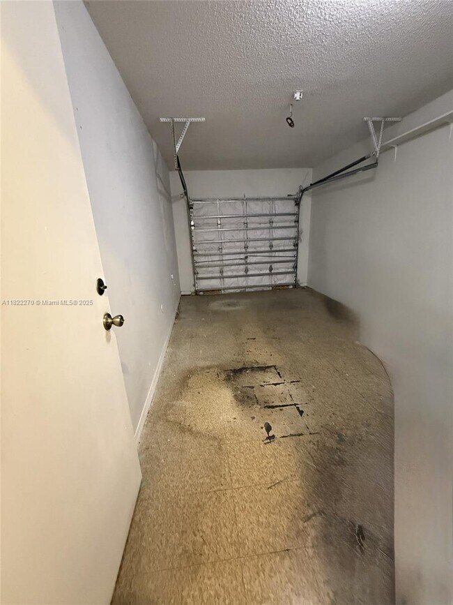 Building Photo - 7121 SW 158th Ct